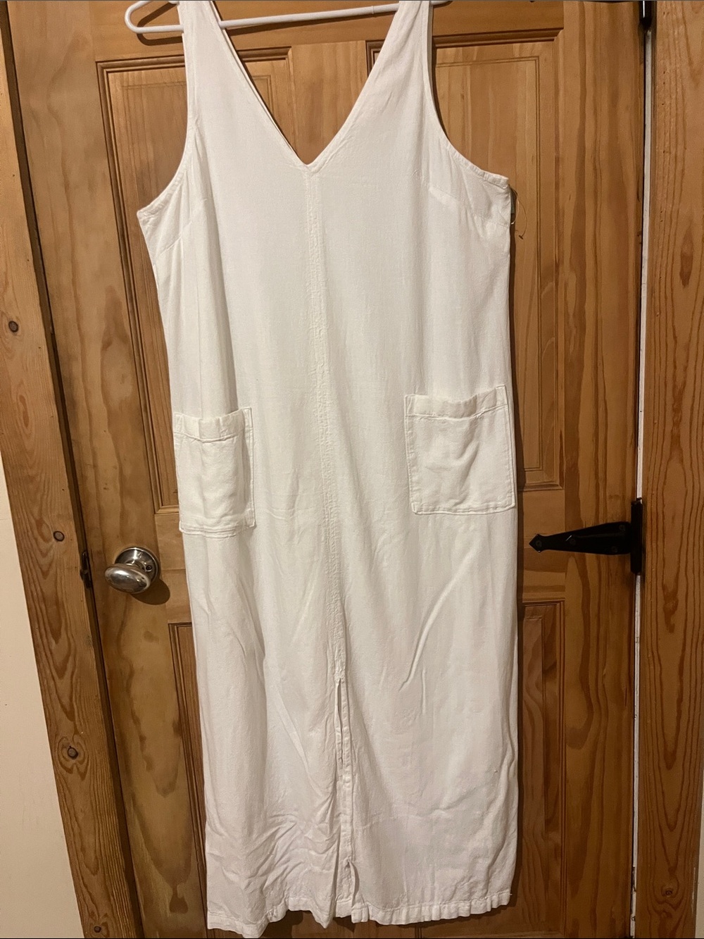Old Navy Calla Lily White Sleeveless V-Neck Maxi Dress with Front Pockets
